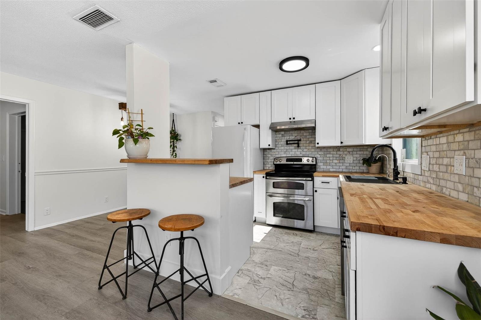 Image 8 of 31 For 4921 7th Street N