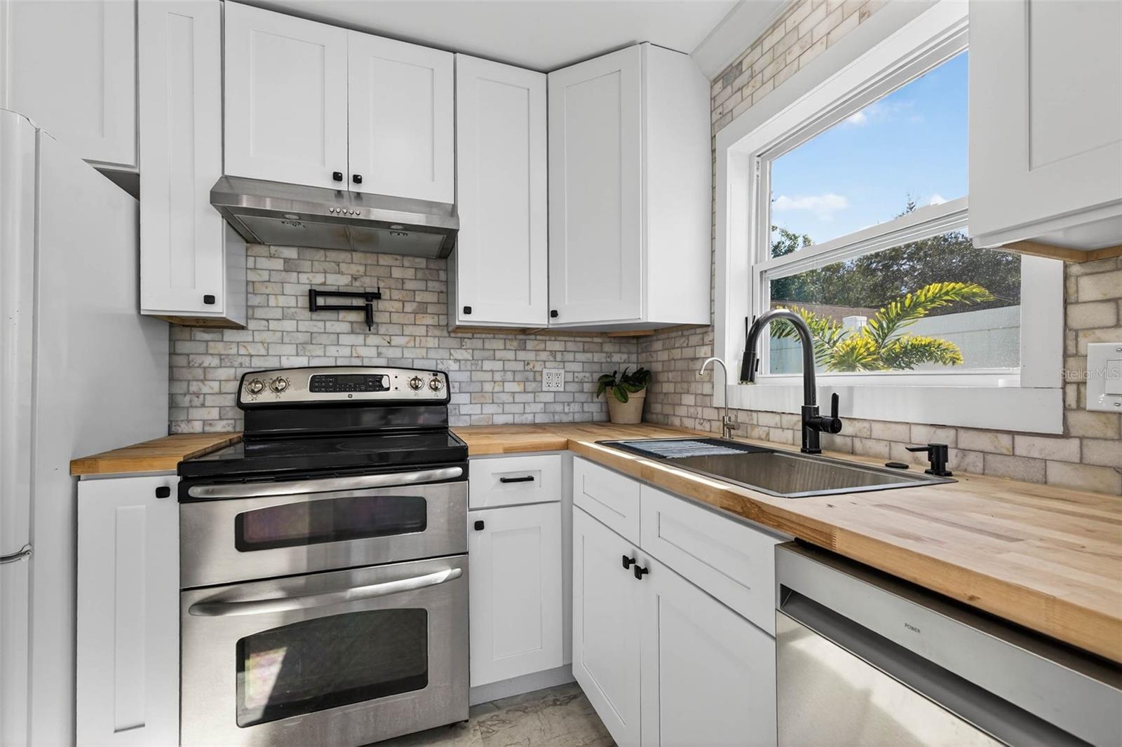 Image 9 of 31 For 4921 7th Street N