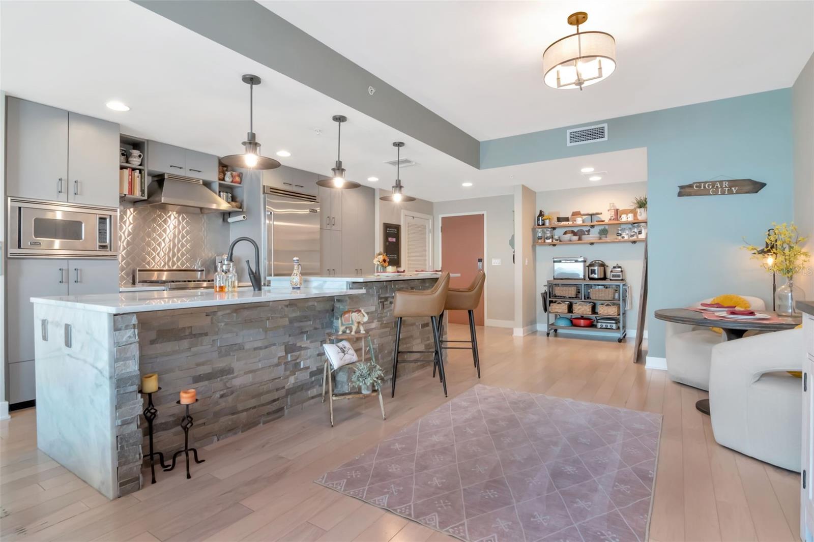 Image 17 of 51 For 1120 Kennedy Boulevard 611