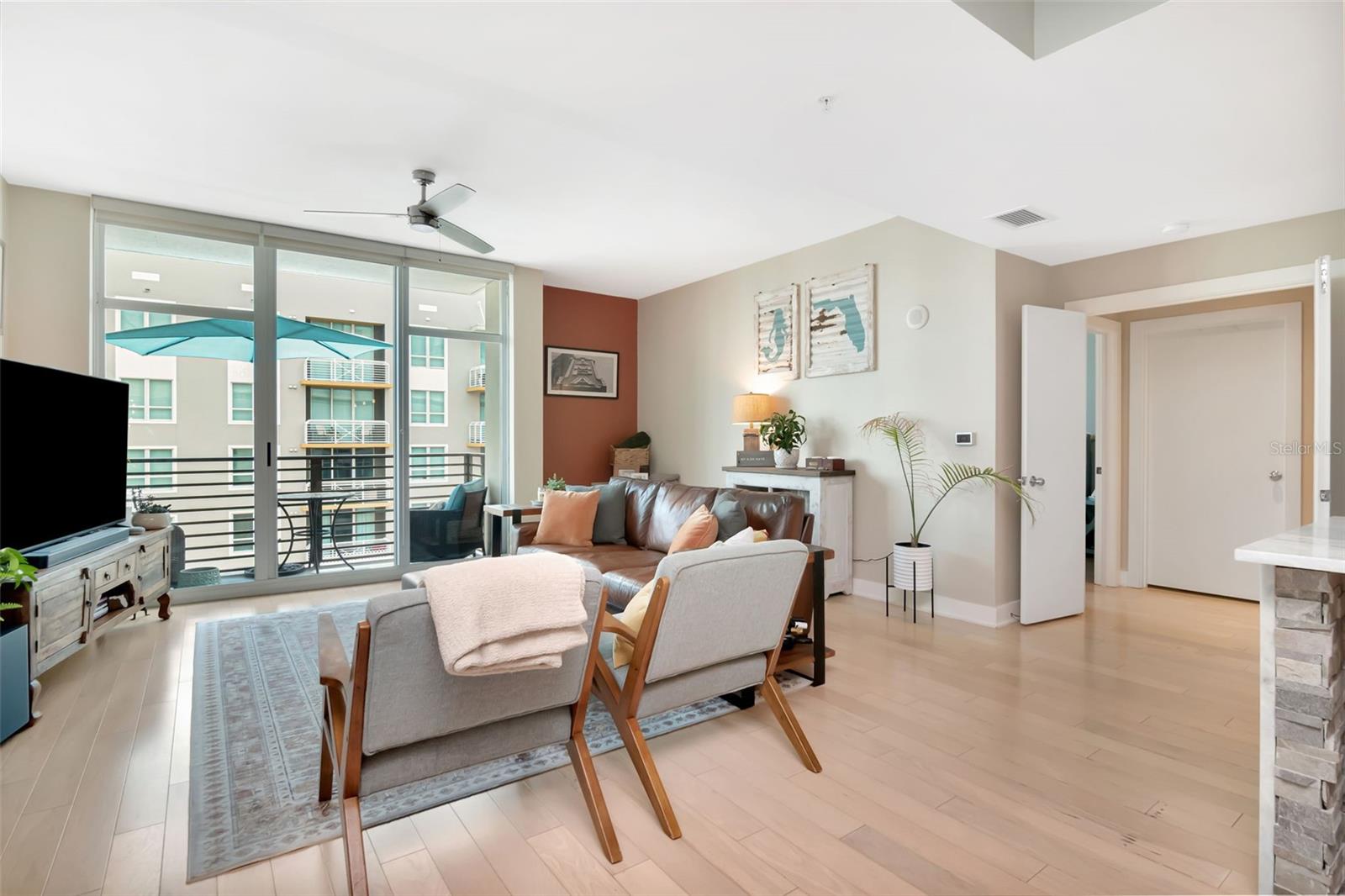 Image 2 of 51 For 1120 Kennedy Boulevard 611