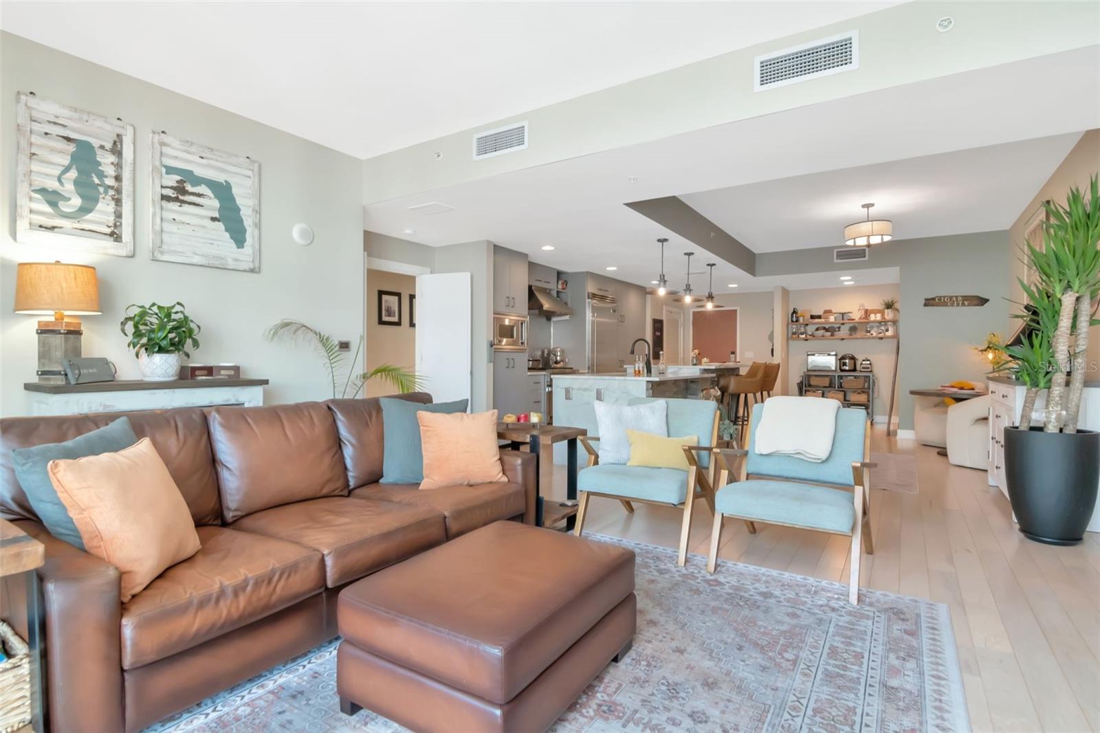 Image 21 of 51 For 1120 Kennedy Boulevard 611