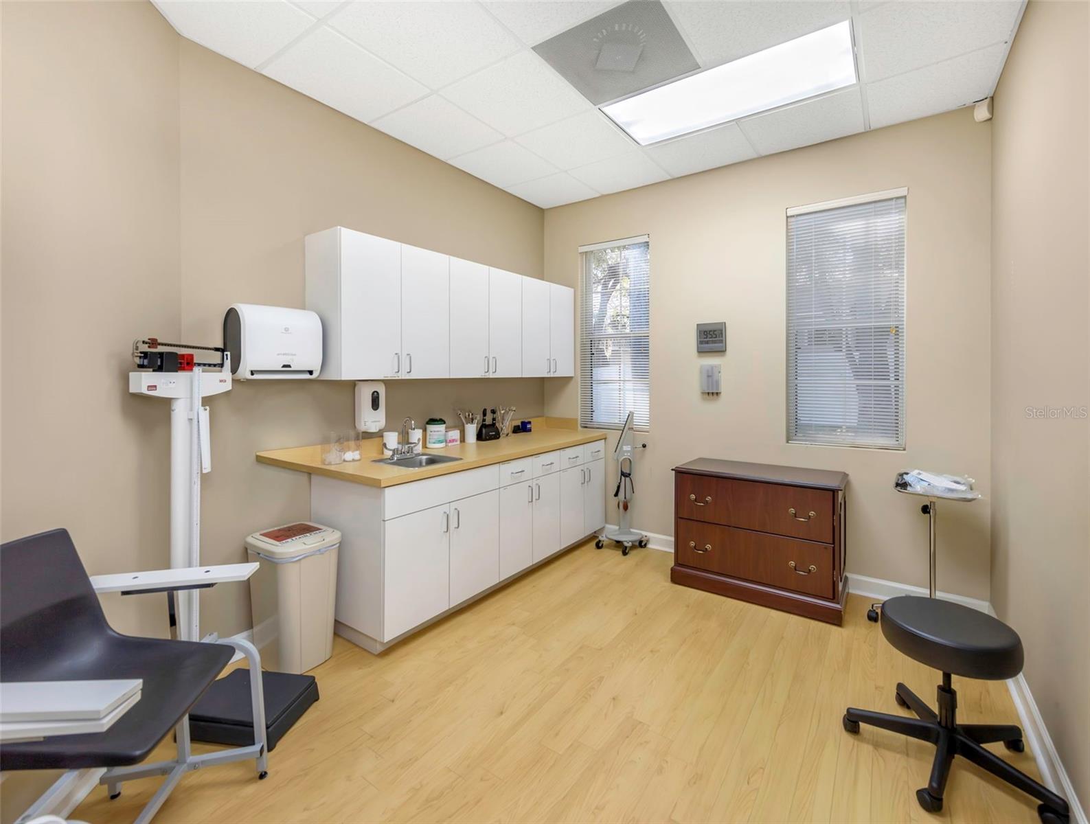 Listing photo id 9 for 14506 University Point Place