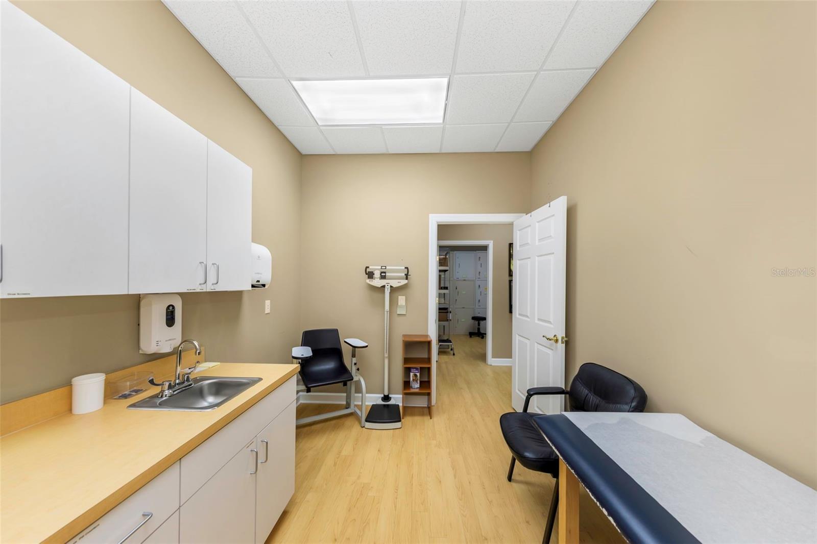 Listing photo id 12 for 14506 University Point Place