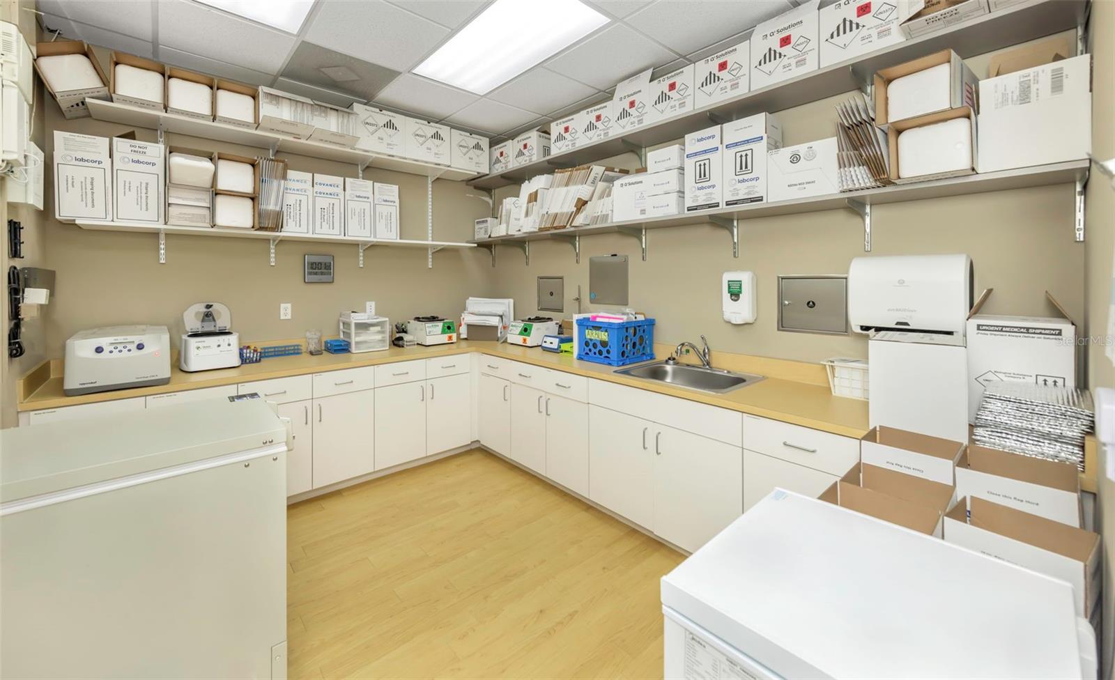 Listing photo id 17 for 14506 University Point Place