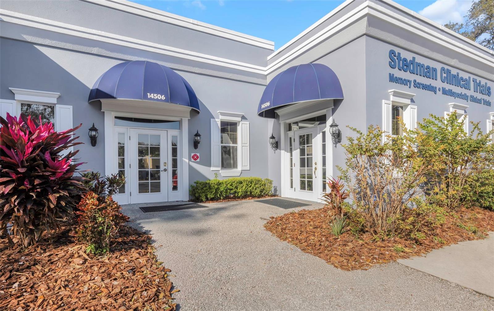 Listing photo id 0 for 14506 University Point Place