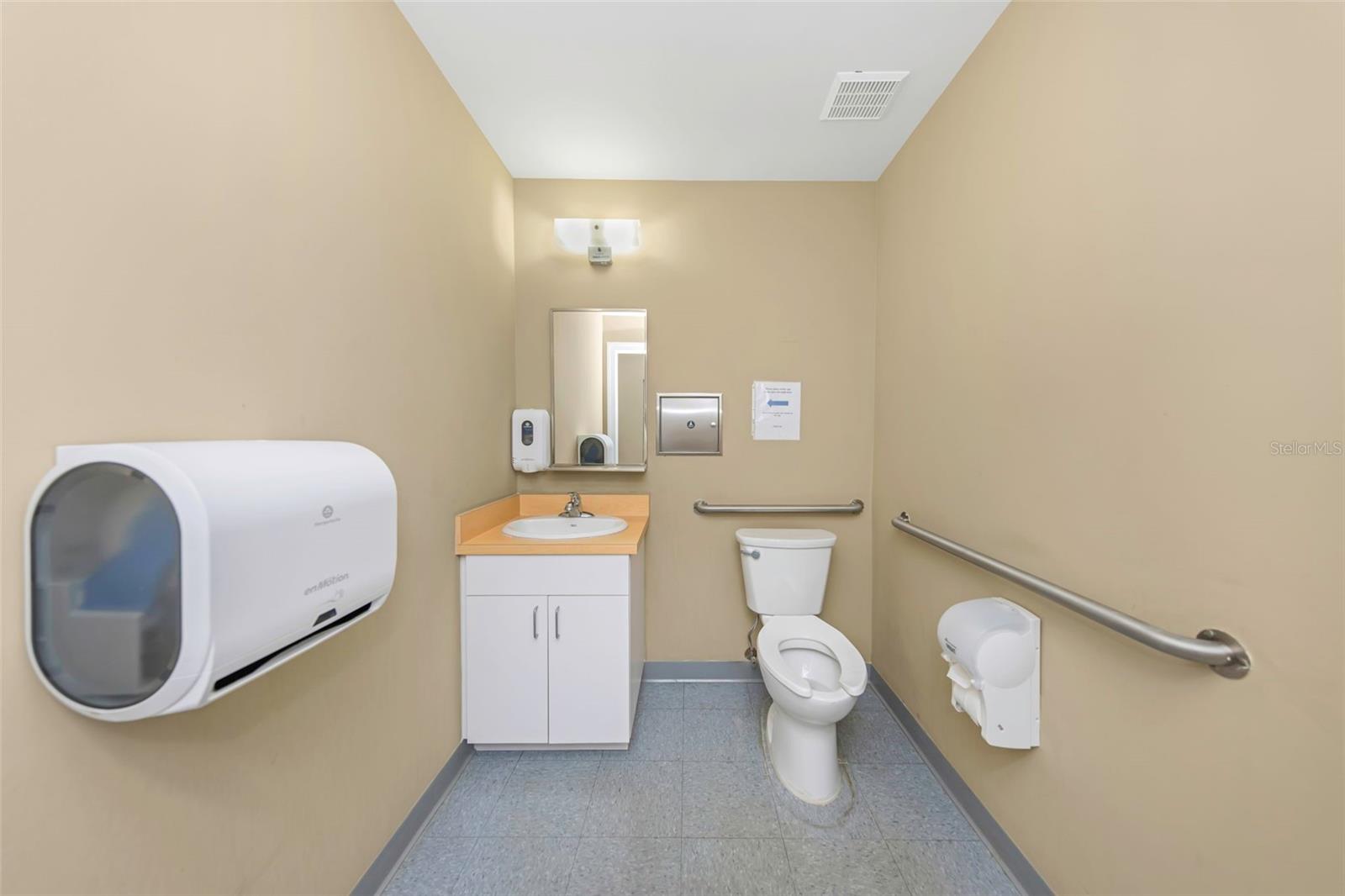 Listing photo id 22 for 14506 University Point Place