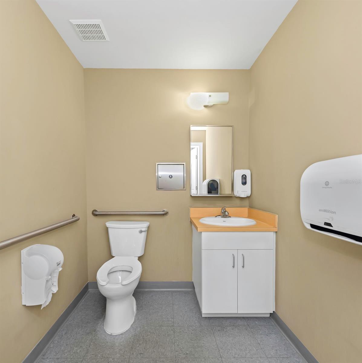 Listing photo id 23 for 14506 University Point Place