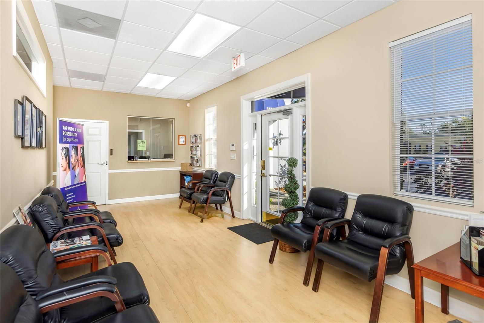 Listing photo id 3 for 14506 University Point Place