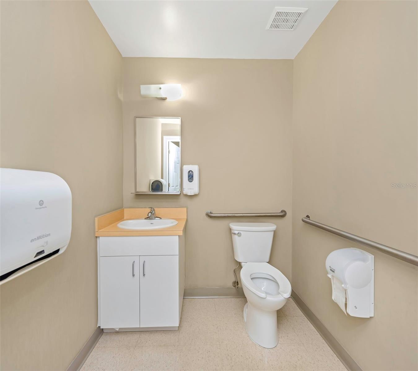 Listing photo id 50 for 14506 University Point Place