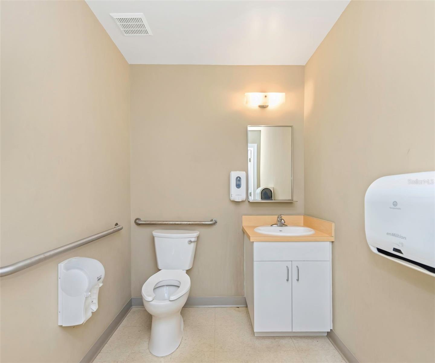 Listing photo id 51 for 14506 University Point Place