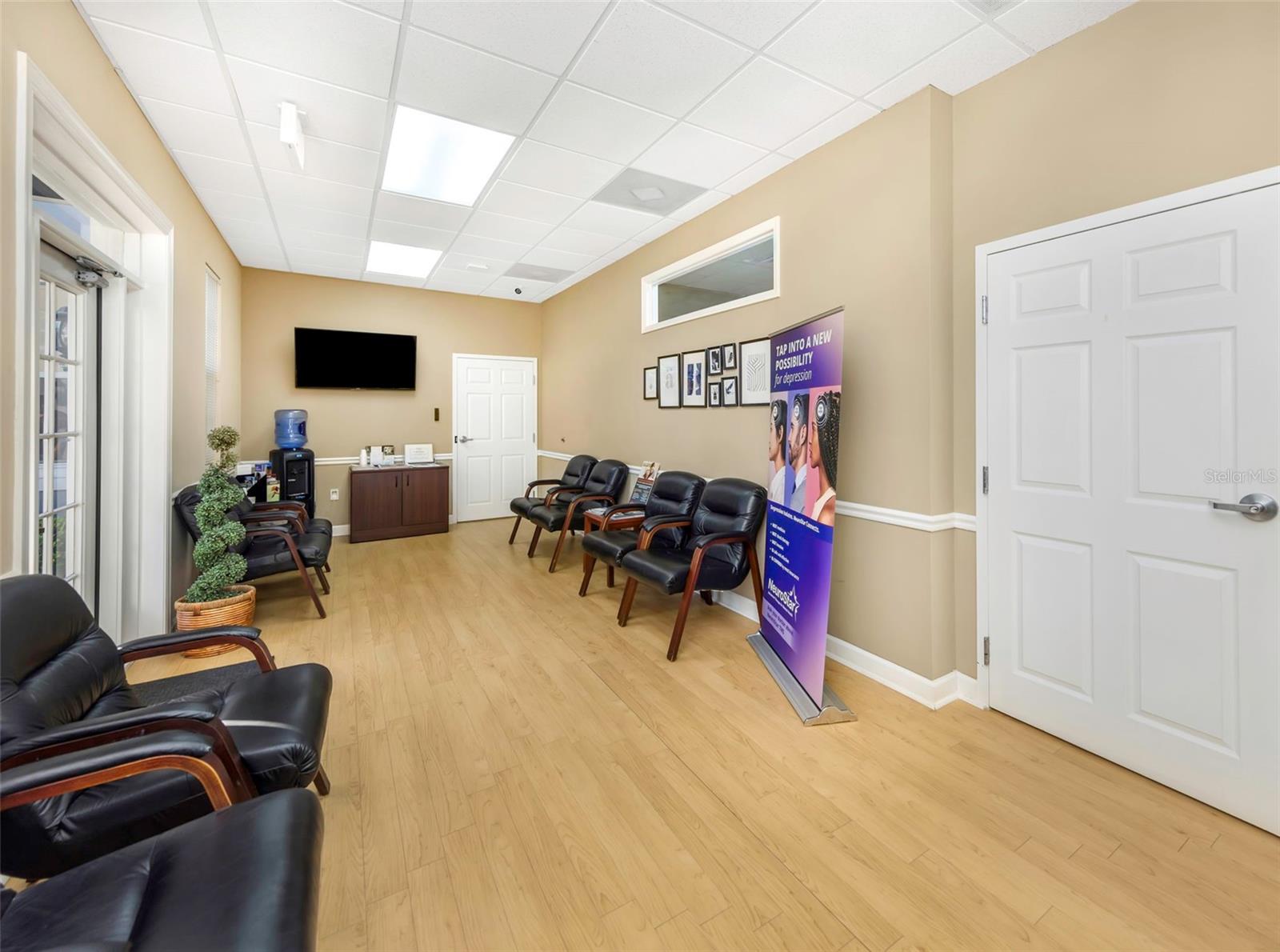 Listing photo id 4 for 14506 University Point Place