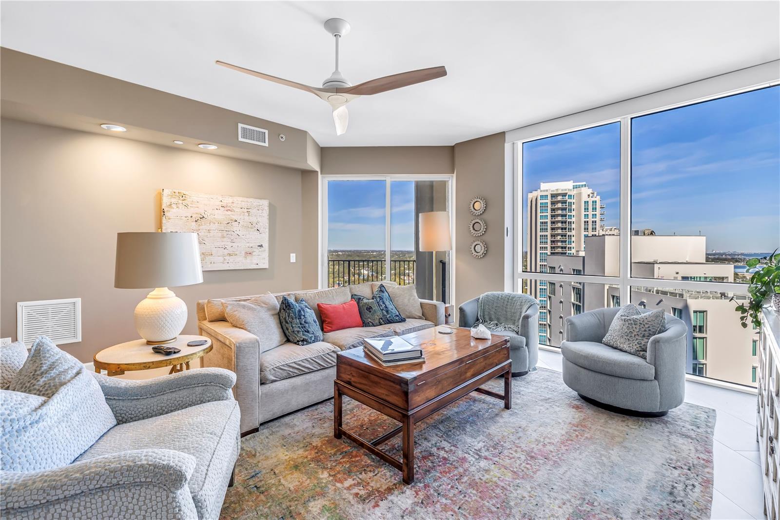 Image 10 of 54 For 300 Beach Drive Ne 2101