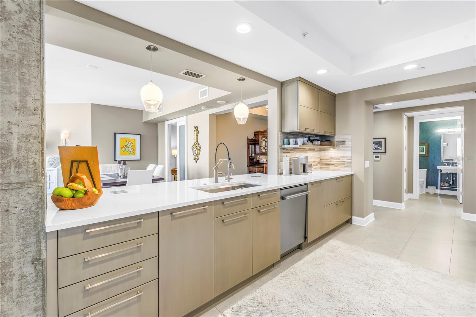 Image 16 of 54 For 300 Beach Drive Ne 2101