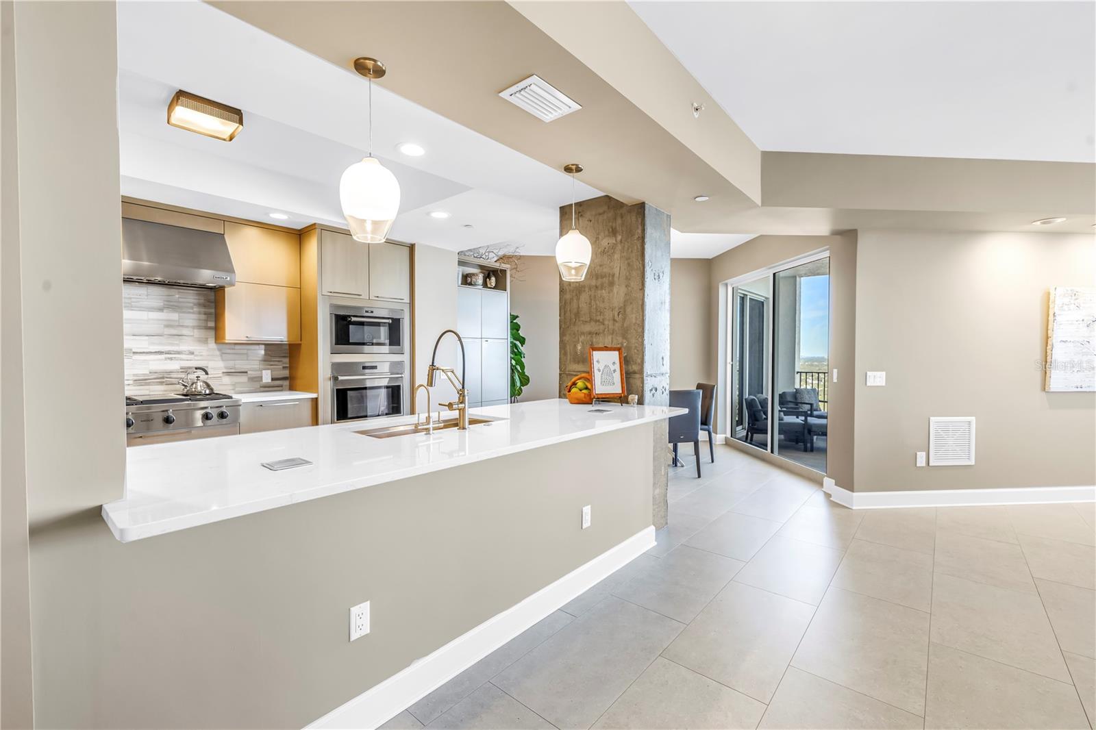 Image 17 of 54 For 300 Beach Drive Ne 2101