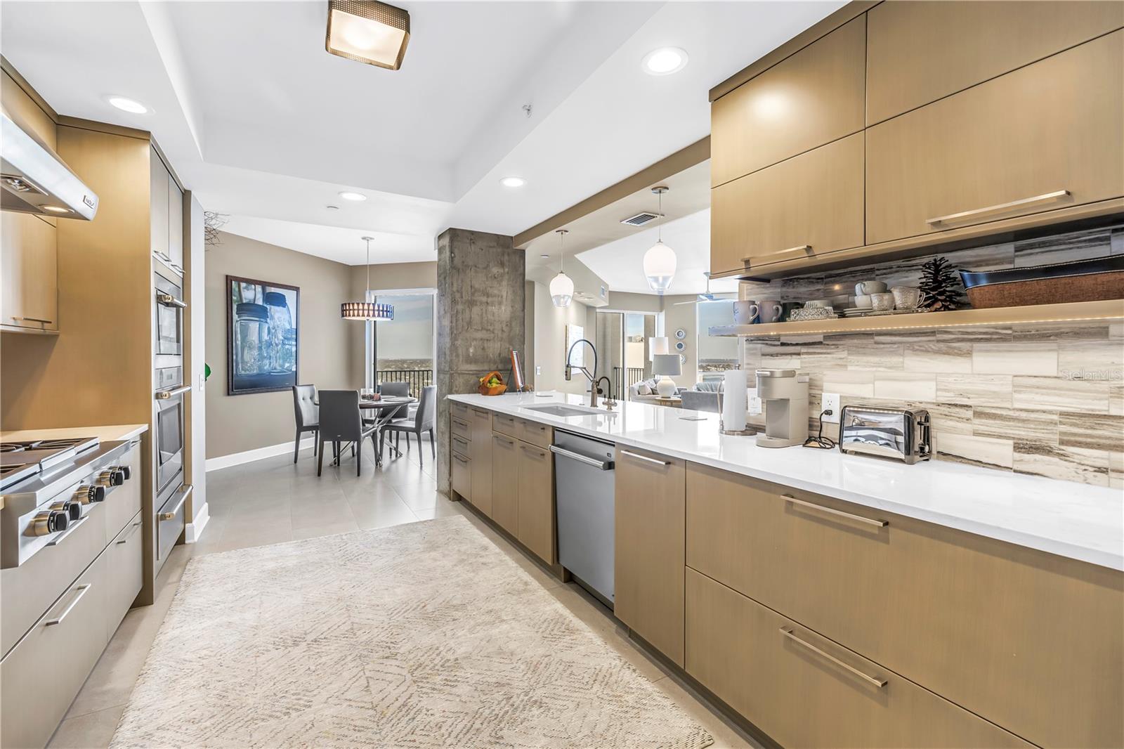 Image 18 of 54 For 300 Beach Drive Ne 2101