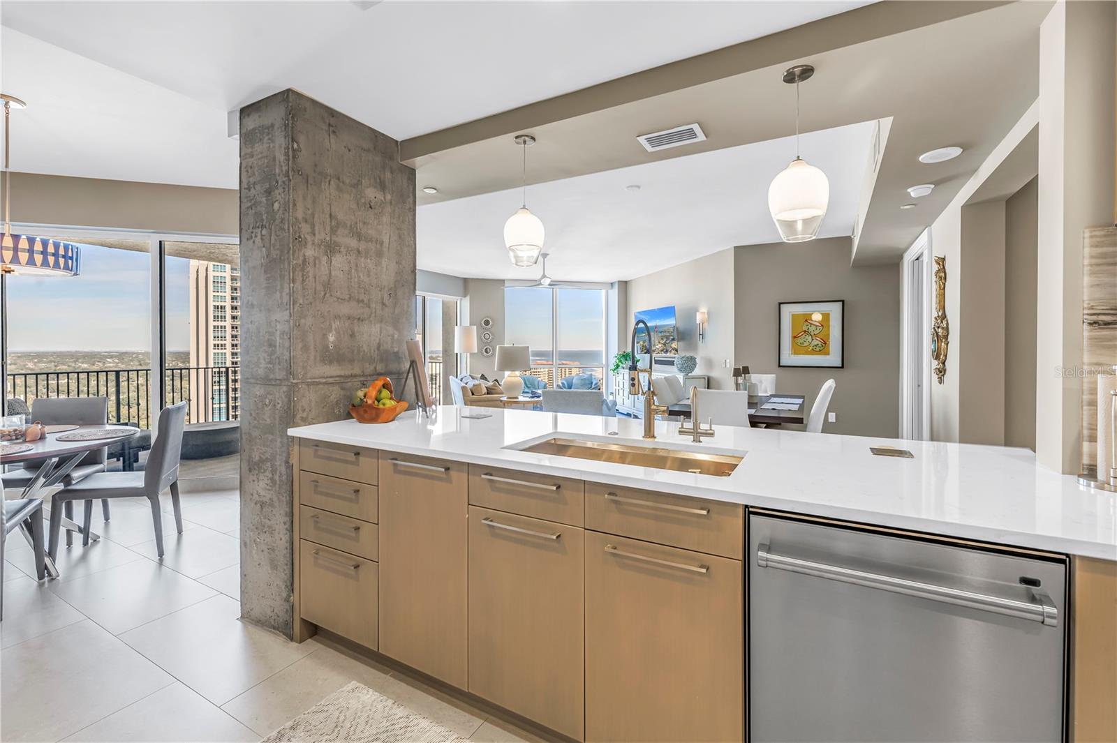 Image 19 of 54 For 300 Beach Drive Ne 2101