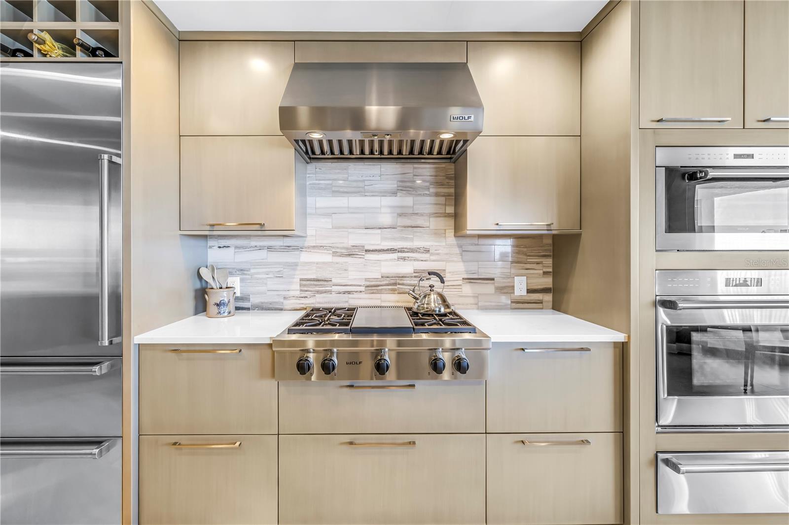 Image 21 of 54 For 300 Beach Drive Ne 2101