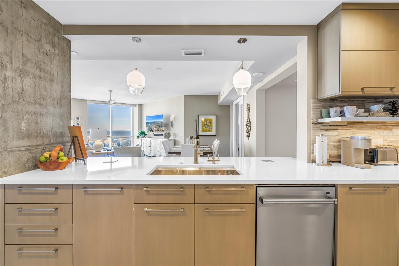 Image 22 of 54 For 300 Beach Drive Ne 2101