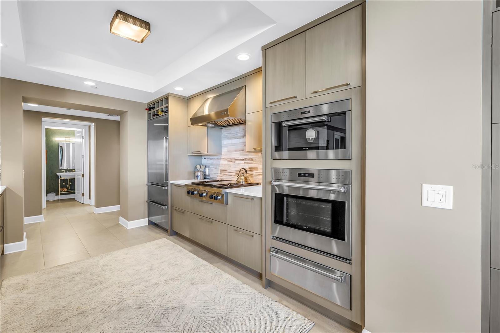 Image 23 of 54 For 300 Beach Drive Ne 2101