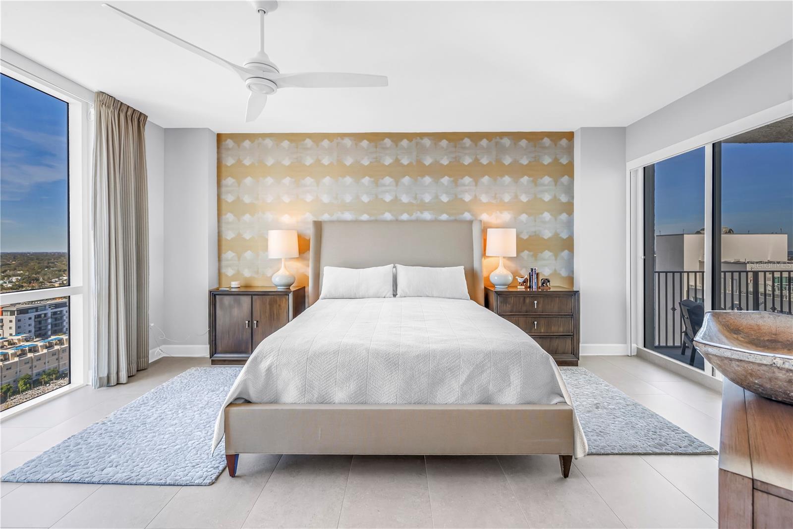 Image 26 of 54 For 300 Beach Drive Ne 2101