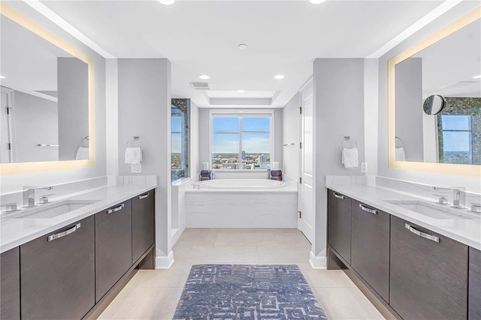 Image 28 of 54 For 300 Beach Drive Ne 2101