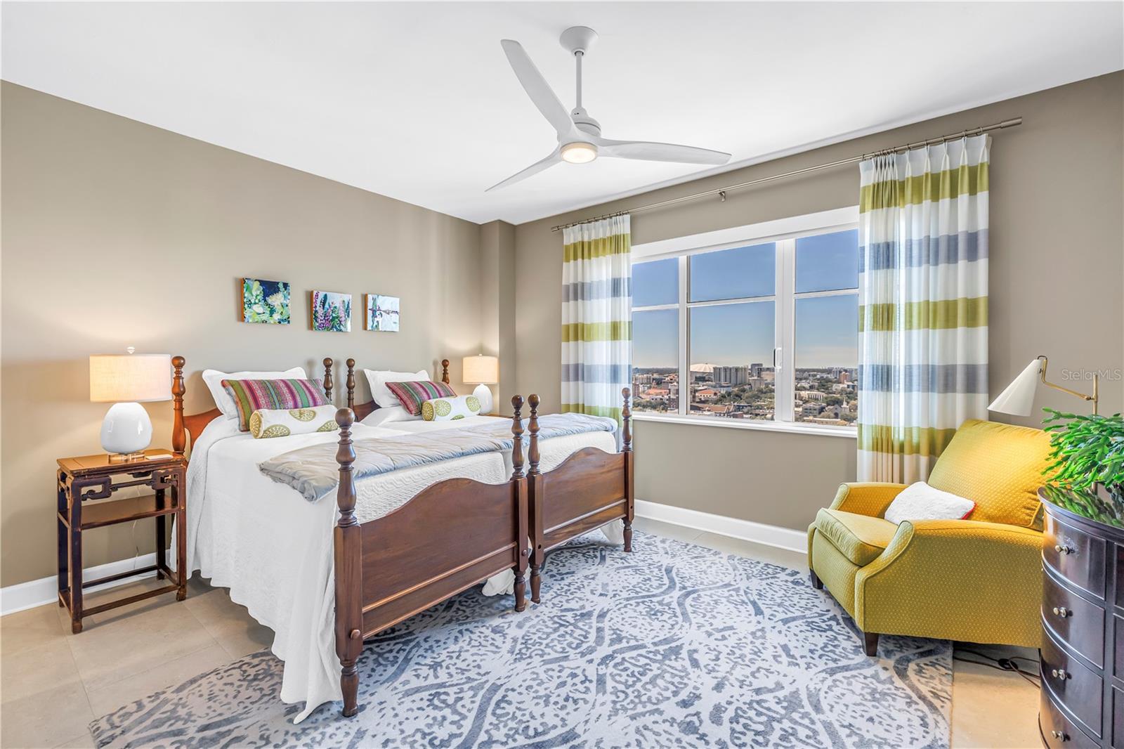 Image 32 of 54 For 300 Beach Drive Ne 2101