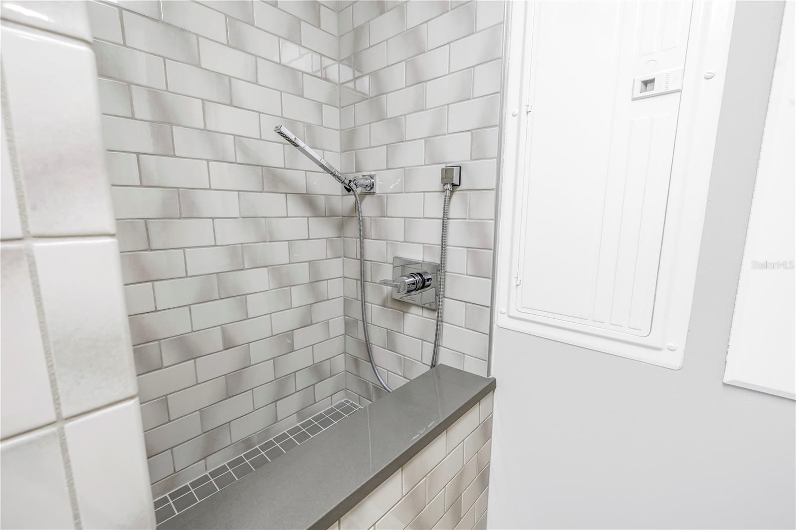 Image 37 of 54 For 300 Beach Drive Ne 2101