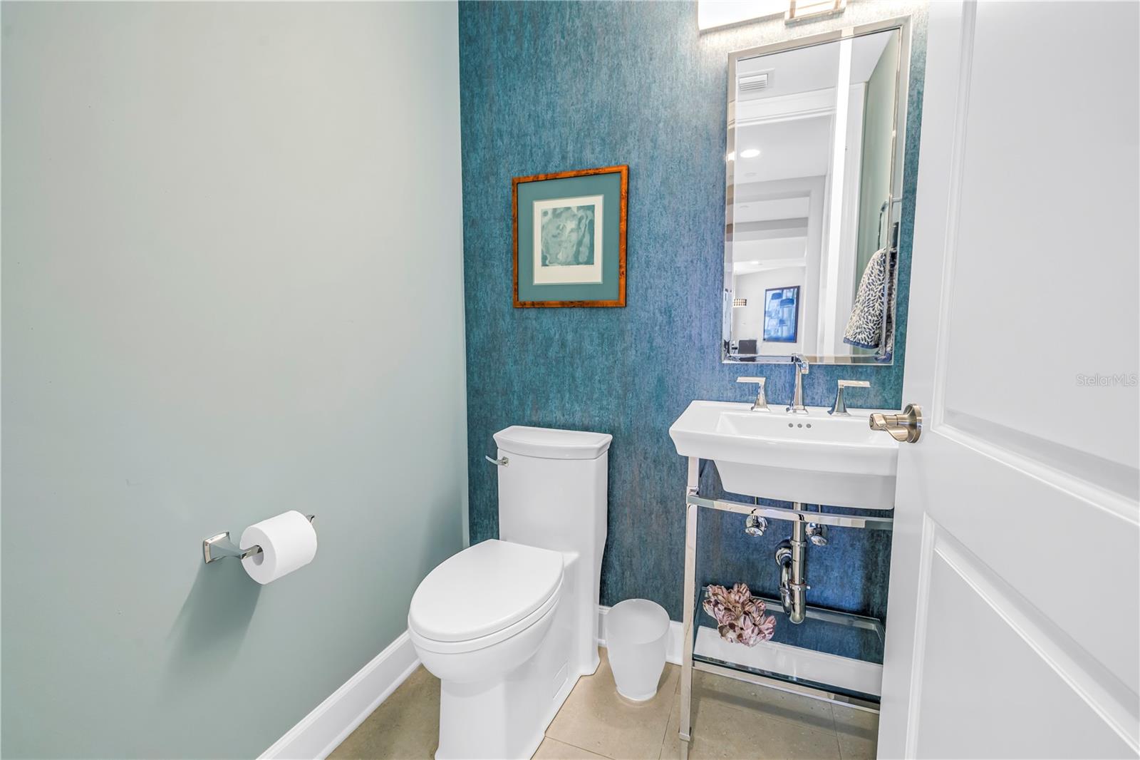 Image 38 of 54 For 300 Beach Drive Ne 2101