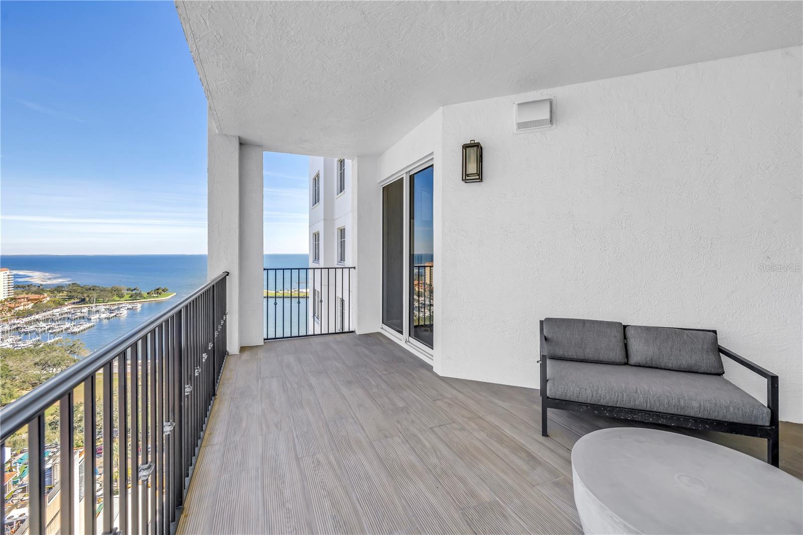 Image 41 of 54 For 300 Beach Drive Ne 2101