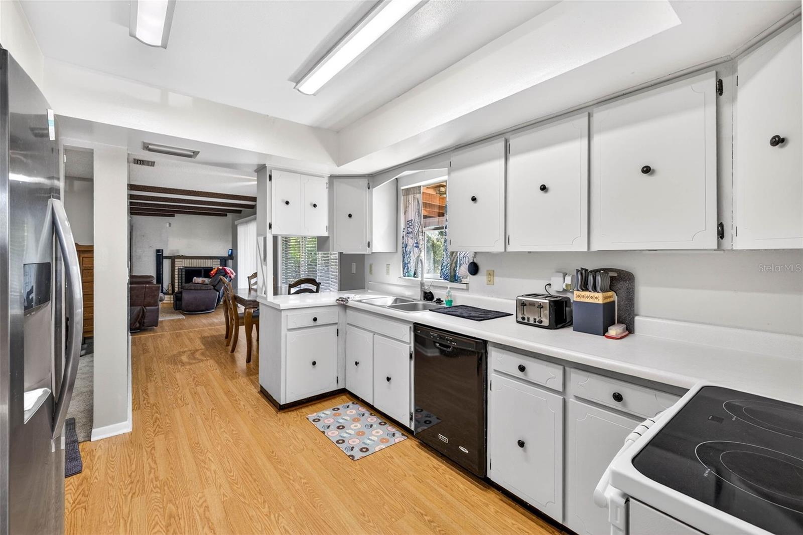 Image 11 of 33 For 619 Limona Road