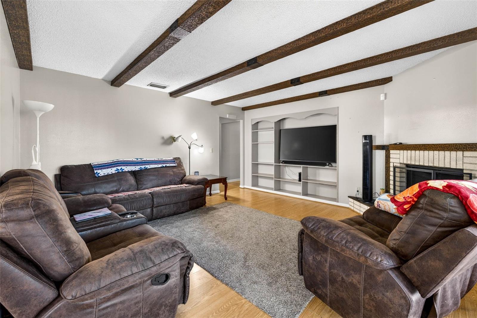 Image 14 of 33 For 619 Limona Road