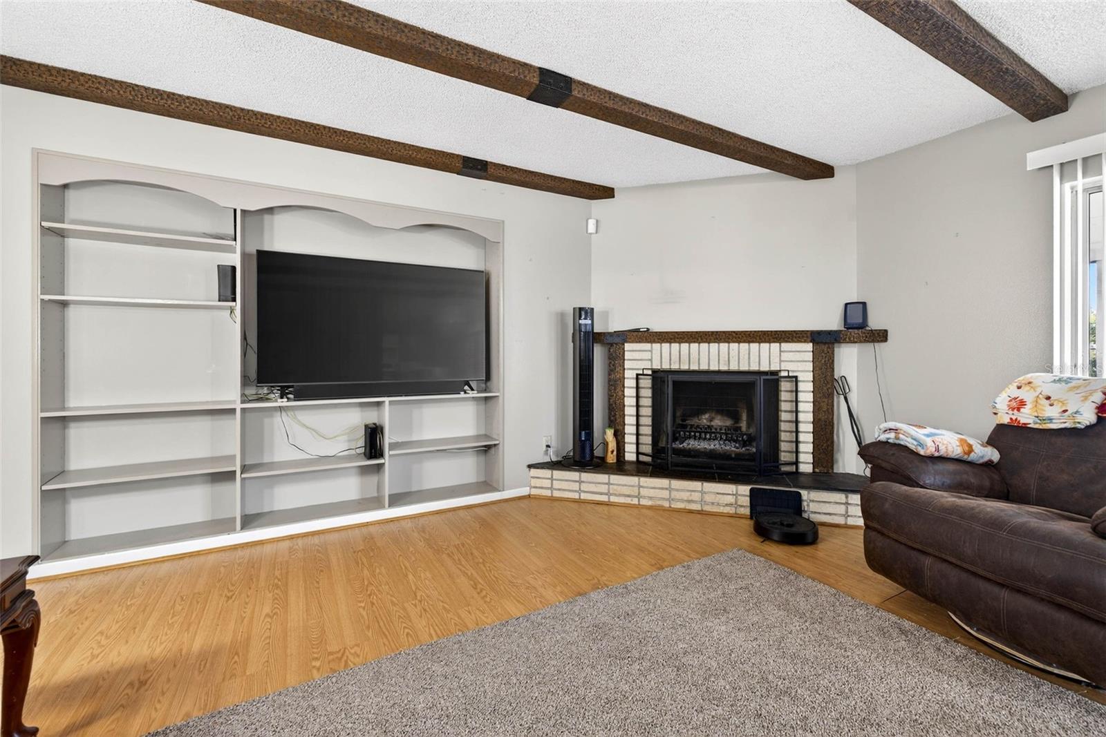 Image 16 of 33 For 619 Limona Road