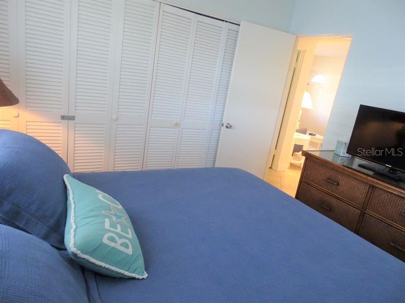 Image 3 of 13 For 6020 Midnight Pass Road 3