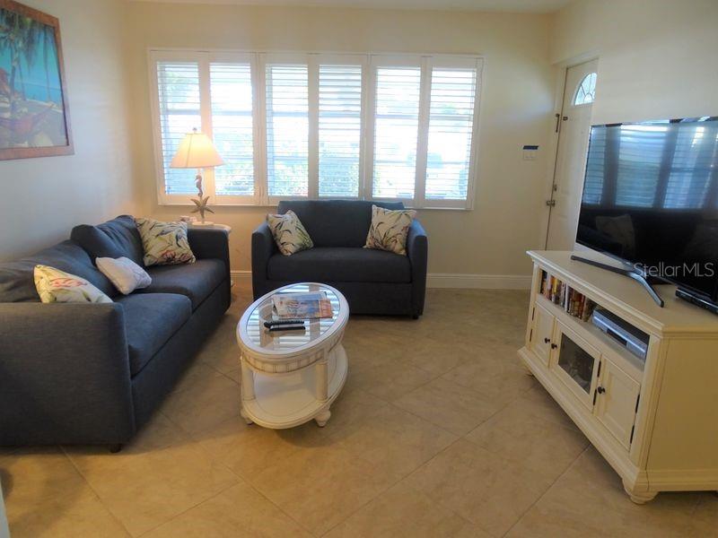 Image 4 of 13 For 6020 Midnight Pass Road 3