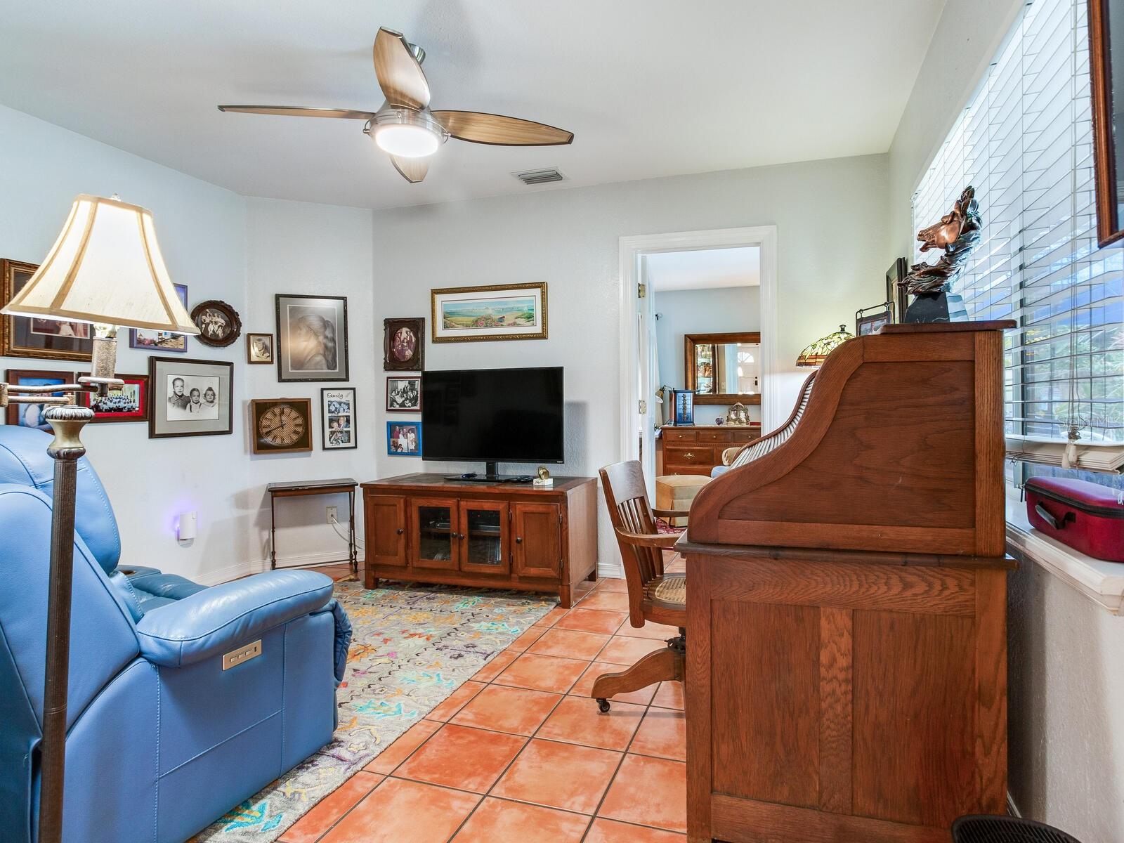 Image 23 of 44 For 3662 24th Avenue N