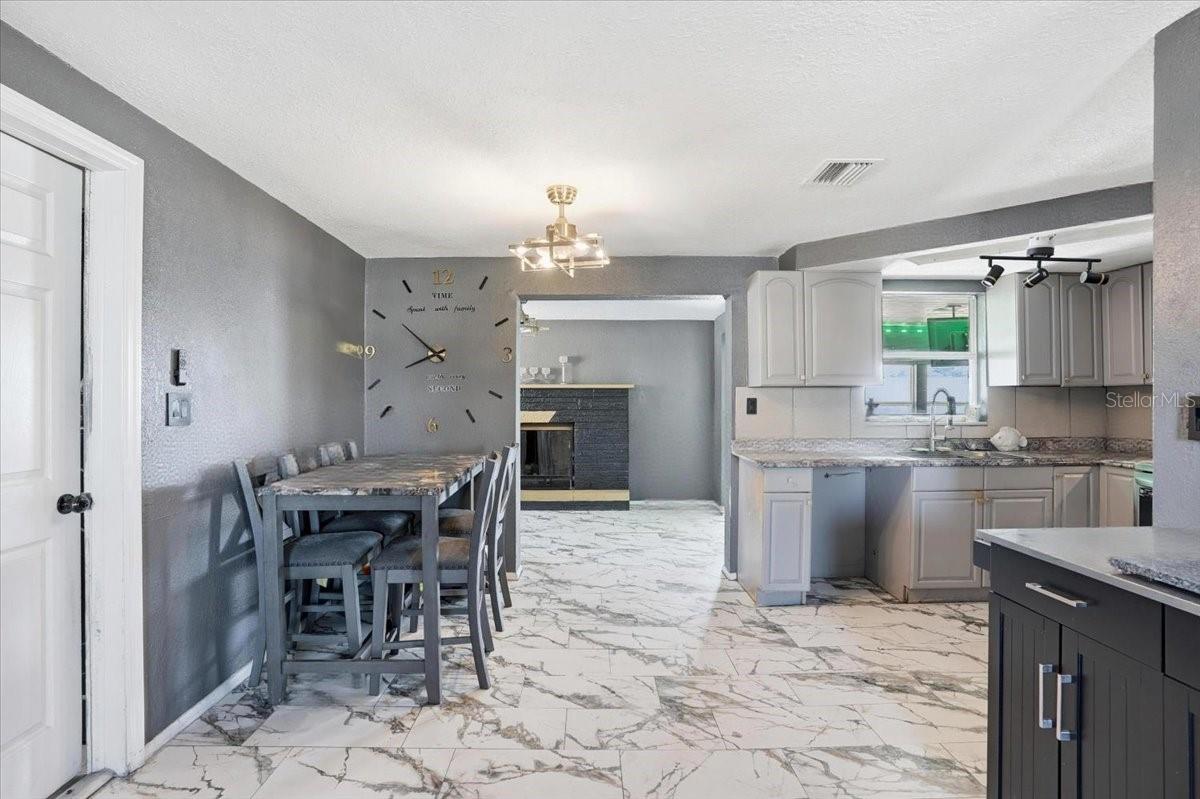 Image 3 of 17 For 3208 Kilburn Road