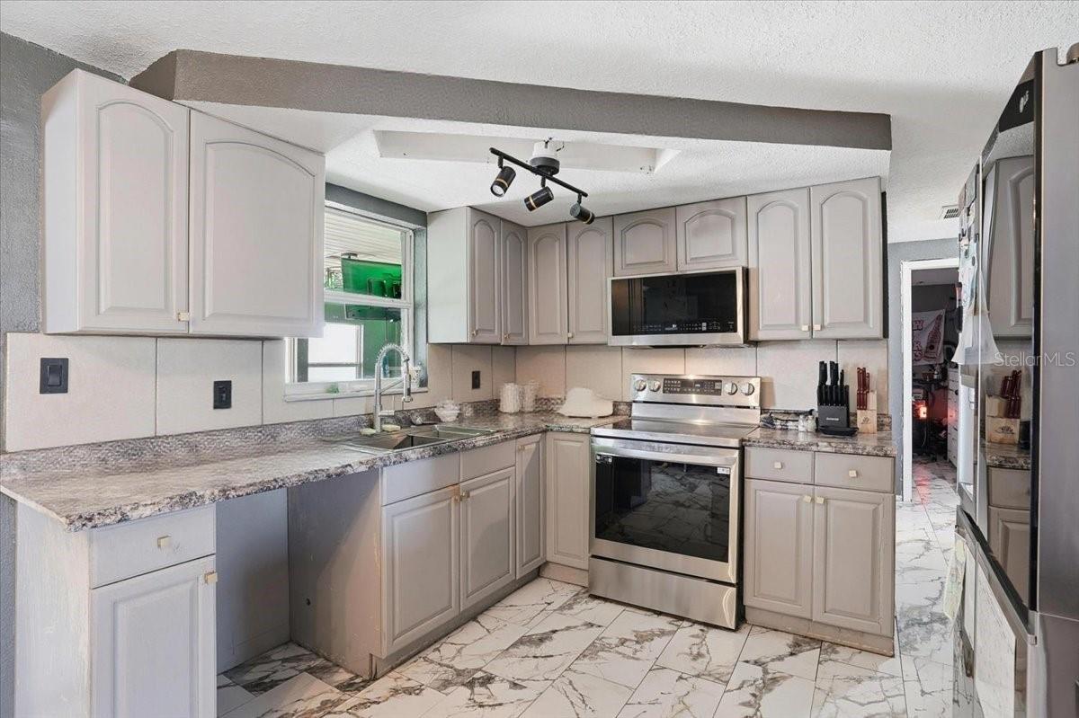 Image 4 of 17 For 3208 Kilburn Road