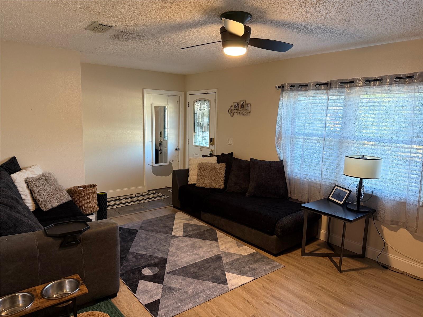 Image 3 of 11 For 1150 Bentley Avenue