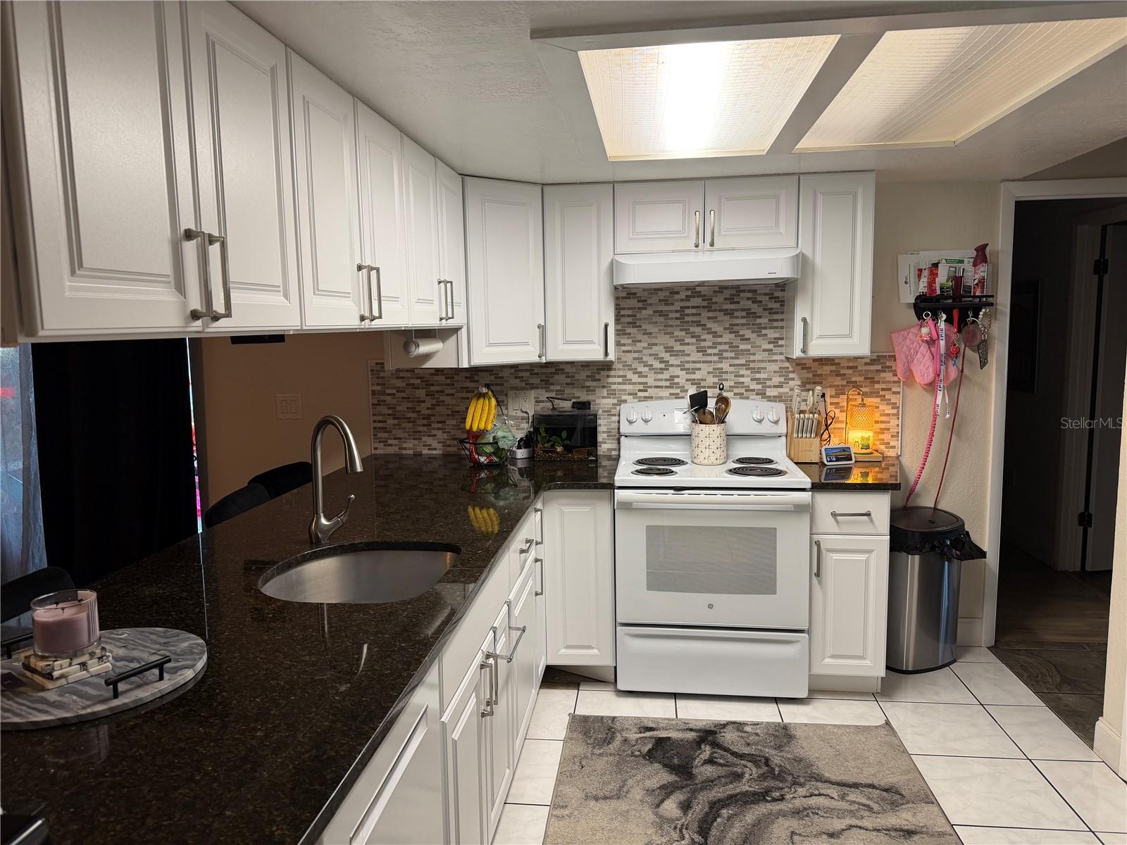 Image 4 of 11 For 1150 Bentley Avenue