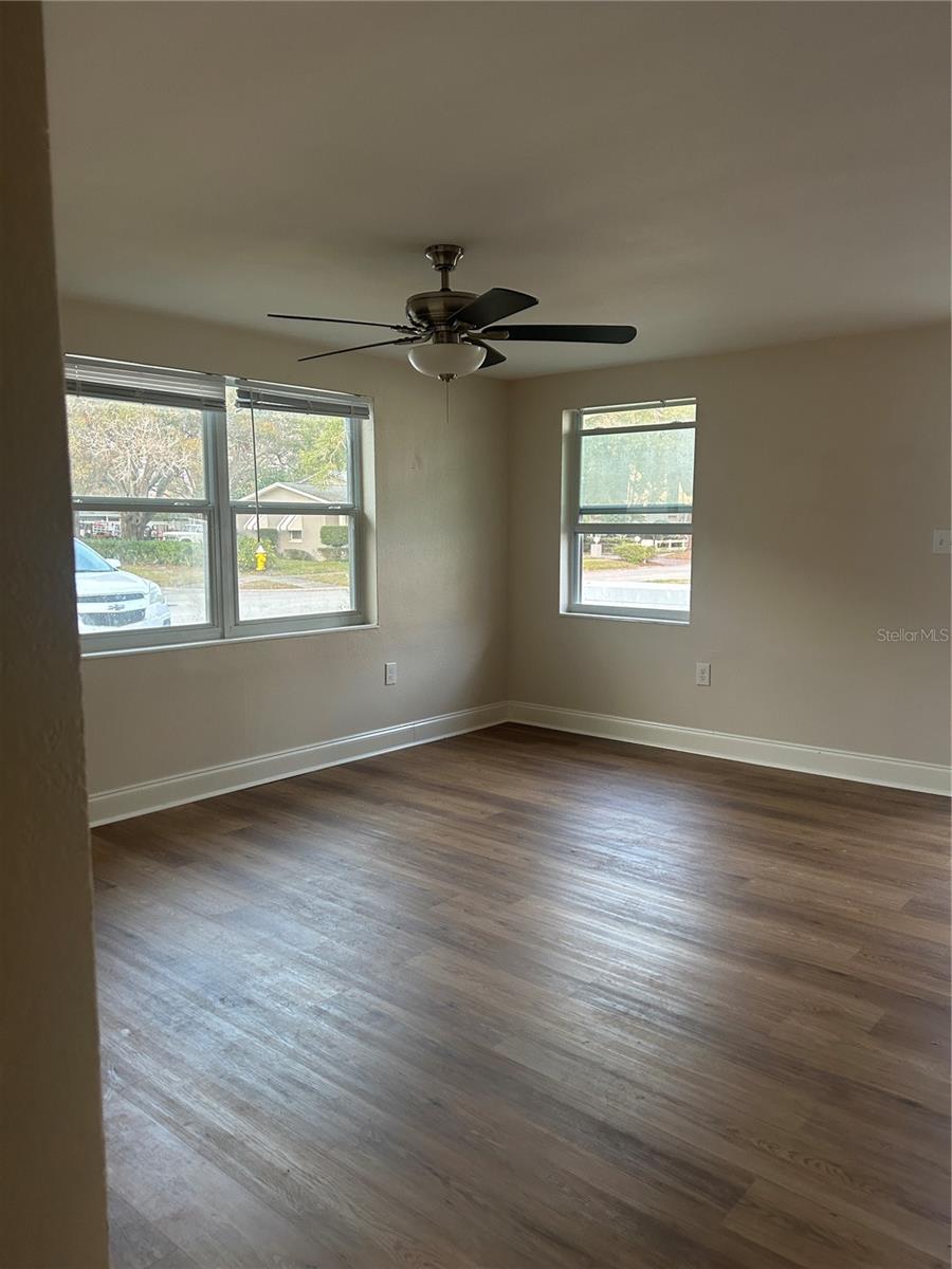 Image 7 of 9 For 2824 Meadow View Avenue