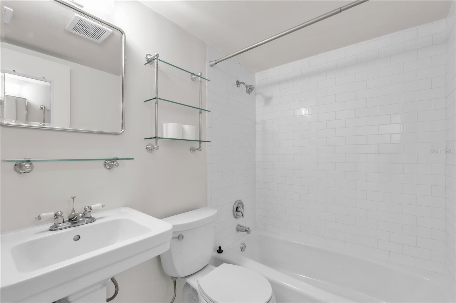 Image 9 of 16 For 200 36th Avenue N 201a