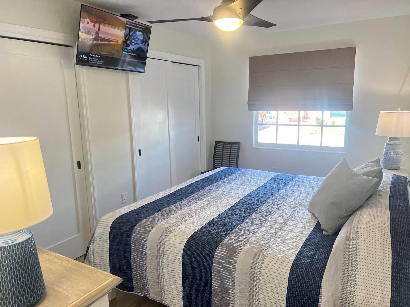 Image 11 of 13 For 6020 Midnight Pass Road 36