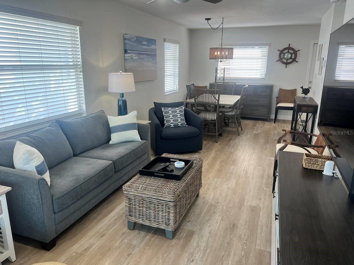 Image 7 of 13 For 6020 Midnight Pass Road 36