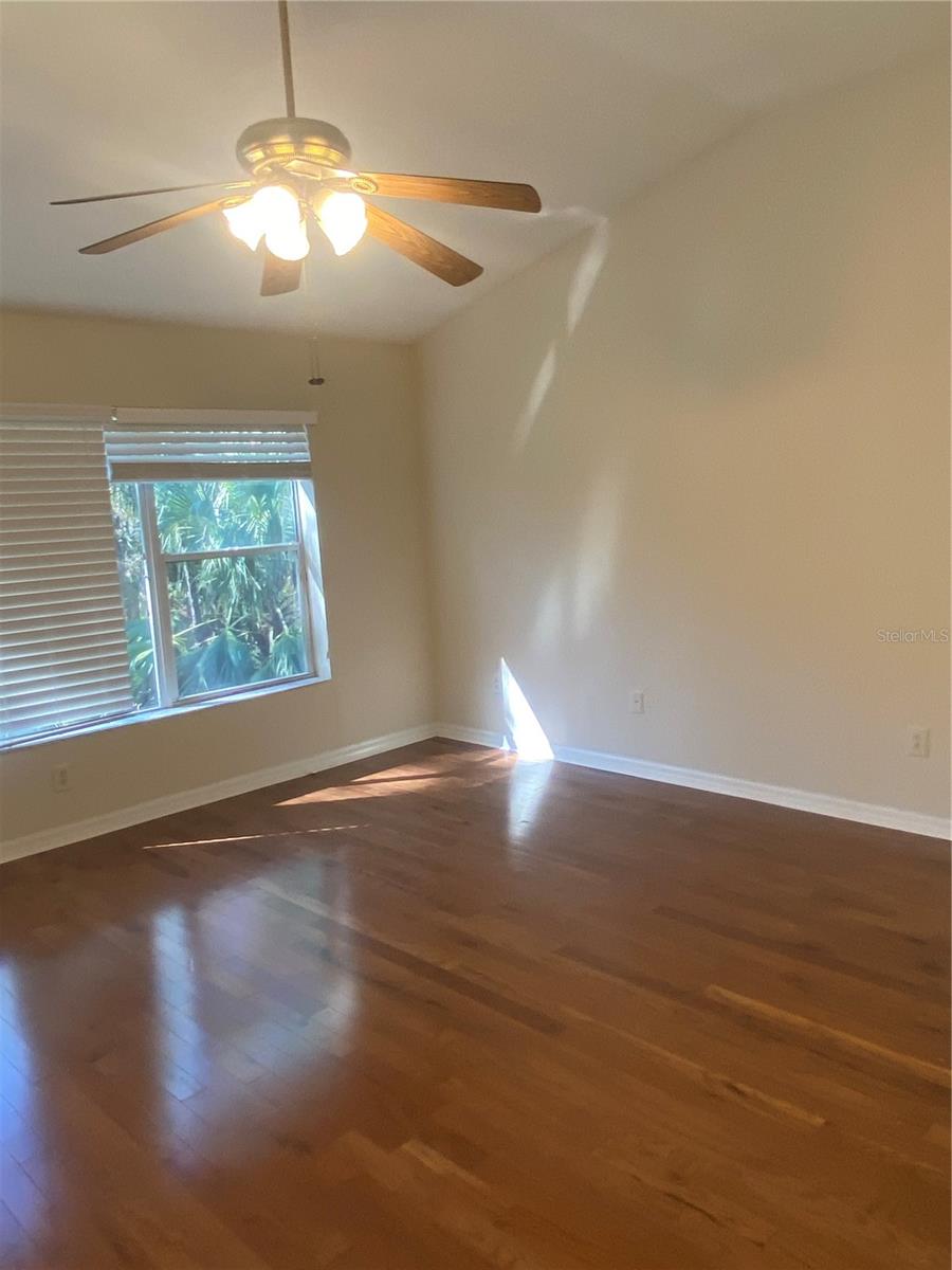 Image 4 of 61 For 18926 Duquesne Drive 18926