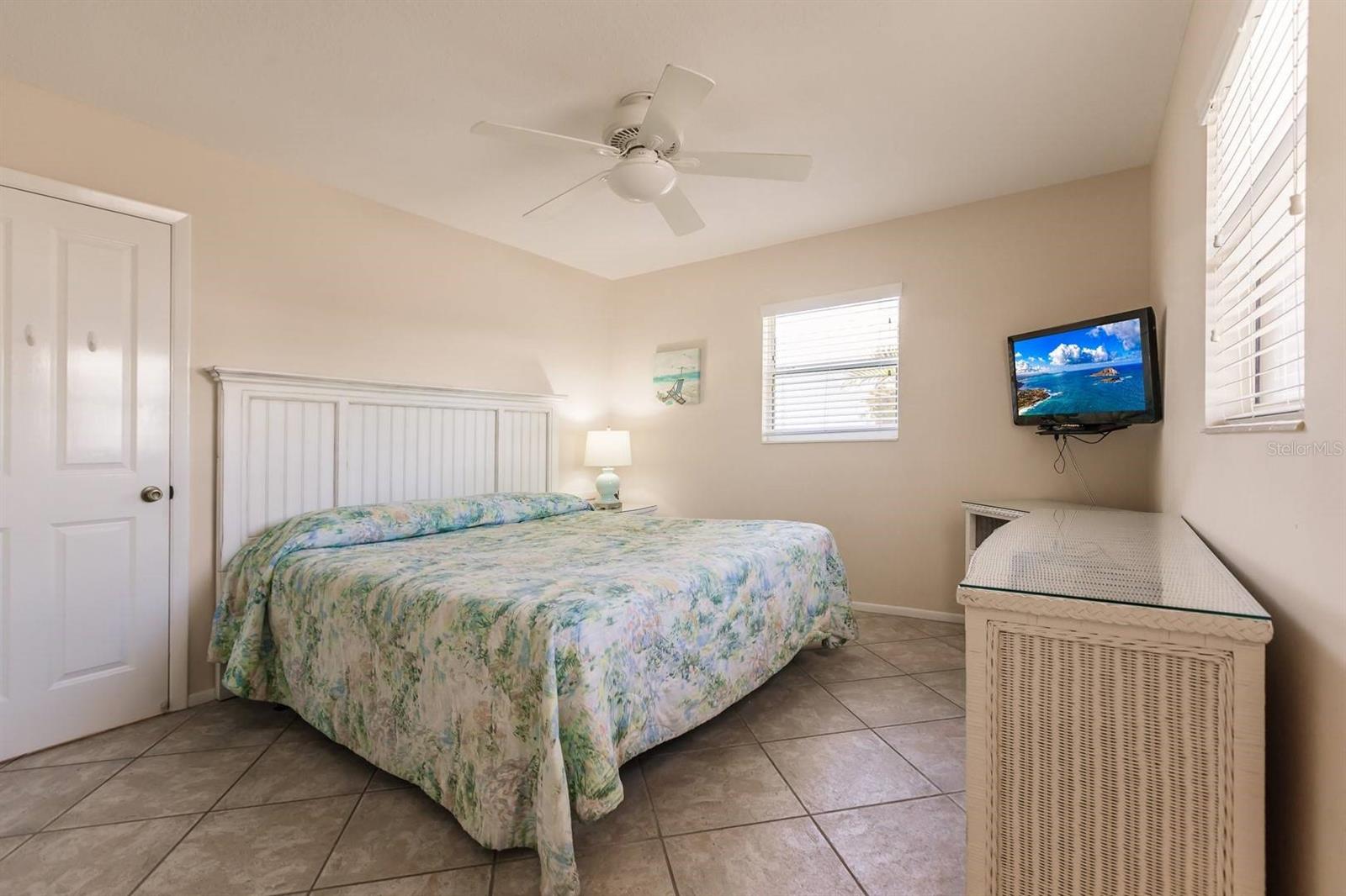 Image 6 of 13 For 6020 Midnight Pass Road 61