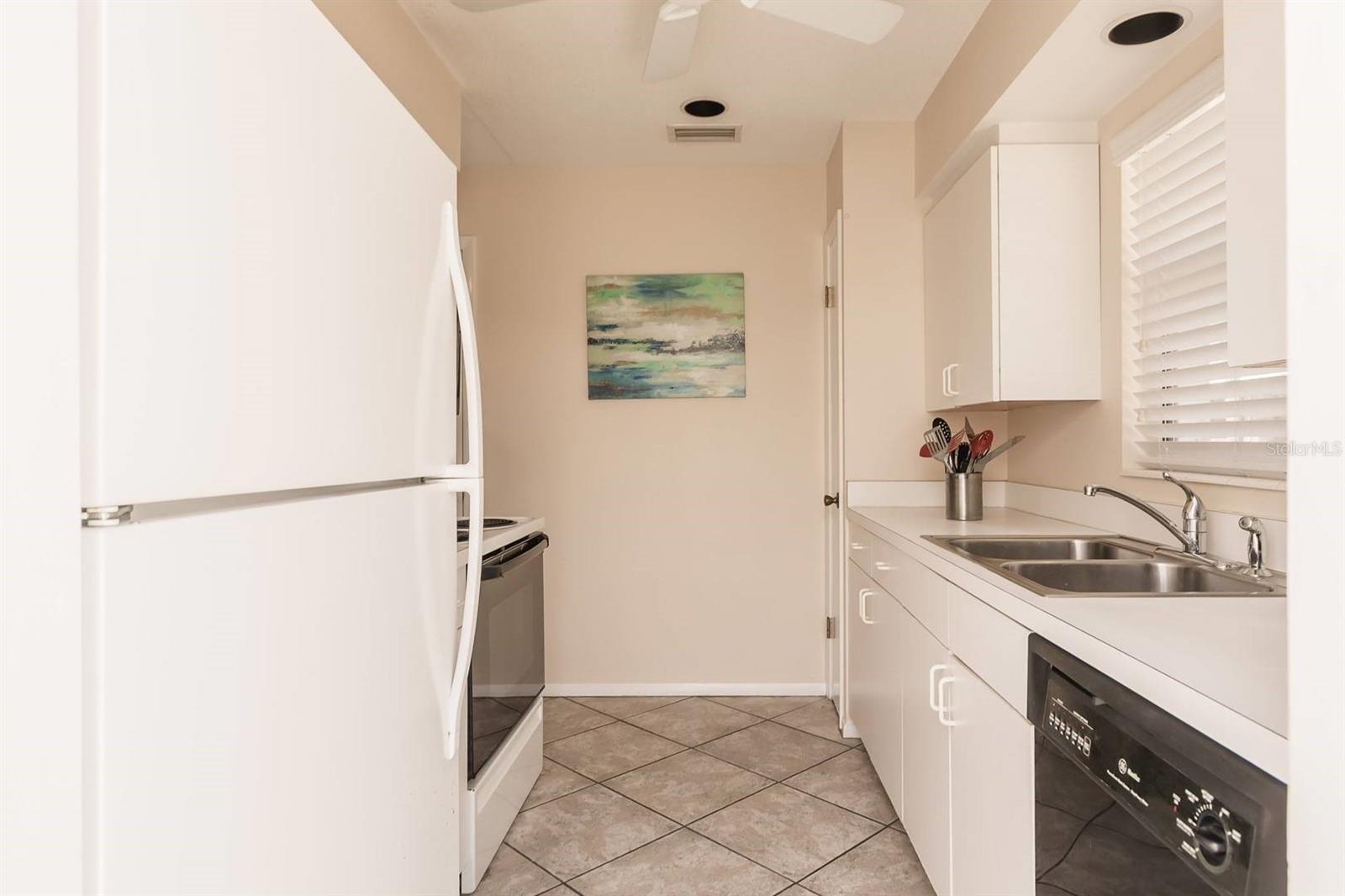 Image 7 of 13 For 6020 Midnight Pass Road 61