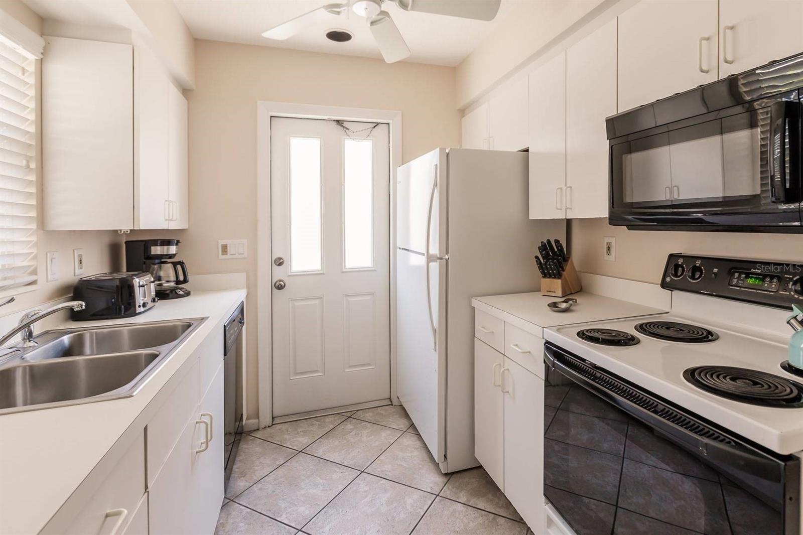 Image 9 of 13 For 6020 Midnight Pass Road 61