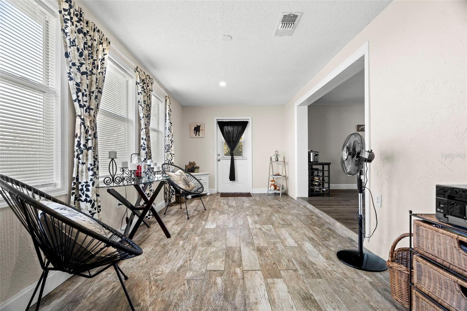 Image 17 of 37 For 6333 Aberdeen Avenue