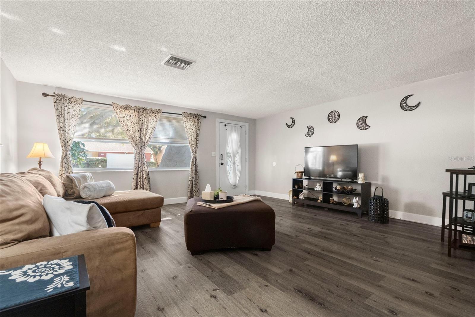 Image 6 of 37 For 6333 Aberdeen Avenue