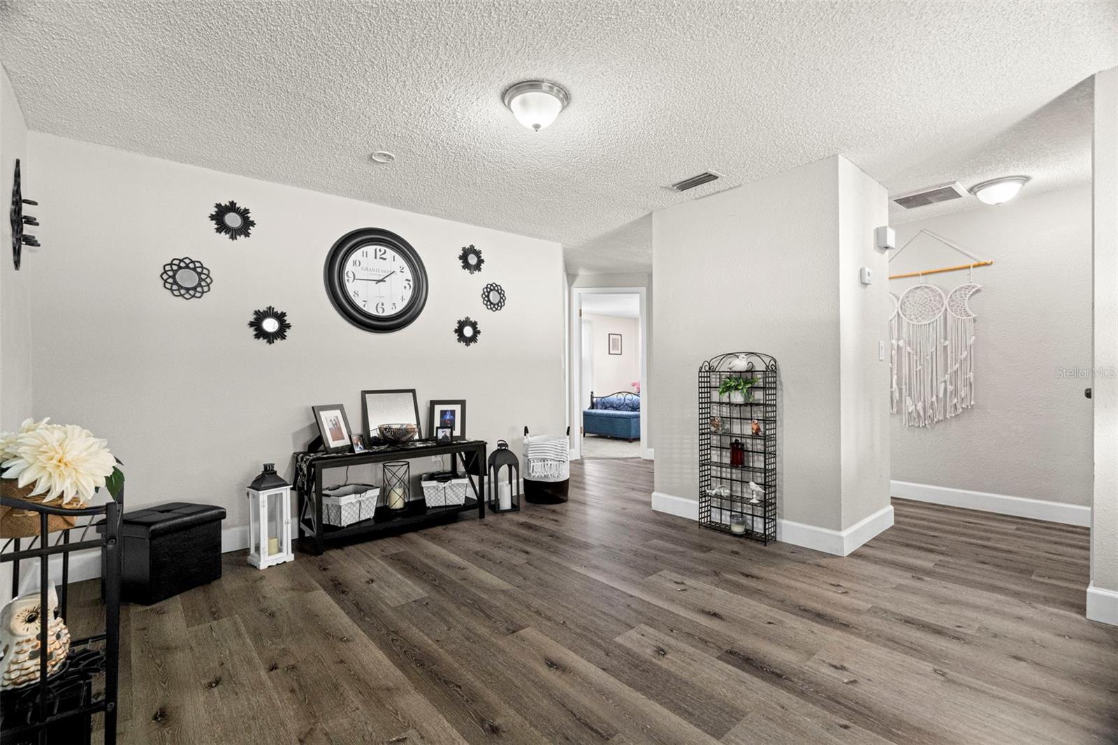 Image 7 of 37 For 6333 Aberdeen Avenue